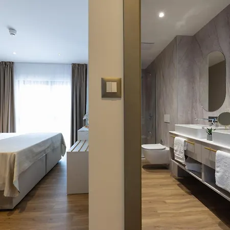 Sunday And Hotell 4*