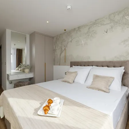 Sunday Hotel
